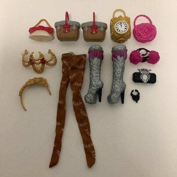 Ever After High Doll Accessories Lot Purse Bag Picnic Basket Boots Necklace - Picture 16 of 16